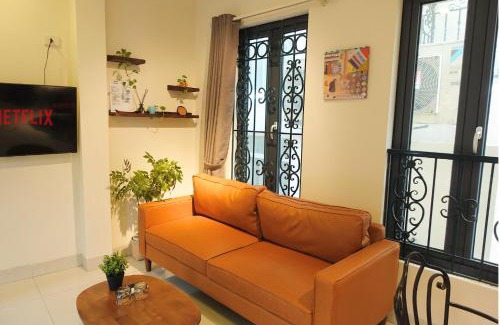Hanoi Backpacker Quarter Apartment | Migo Housing - Hanoi Beer Street - Lift and Spacious - Ensuite Kitchen - Ensuite Bathroom