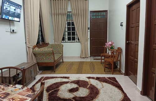 Kampung Padang Luas Ski Chalet | Mikaadam Homestay