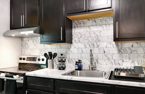 University City House | Milan LuxenModern Glam Meets Cozy Comfort in University City!