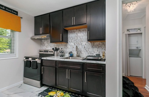 University City House | Milan LuxenModern Glam Meets Cozy Comfort in University City!