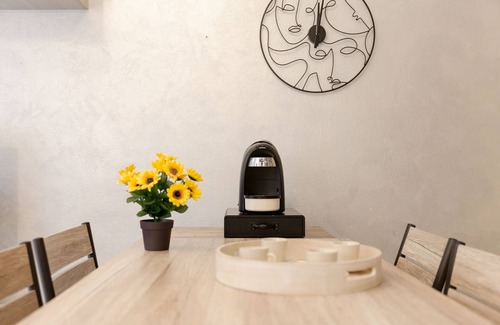 Milanino Apartment | Milan/Monza - Banksy's flowers