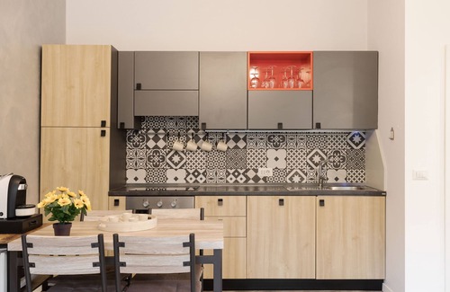 Milanino Apartment | Milan/Monza - Banksy's flowers
