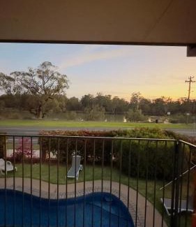 Gol Gol Hotel | Mildura Riverview Motel