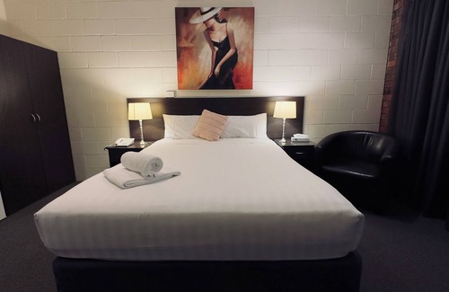 Gol Gol Hotel | Mildura Riverview Motel