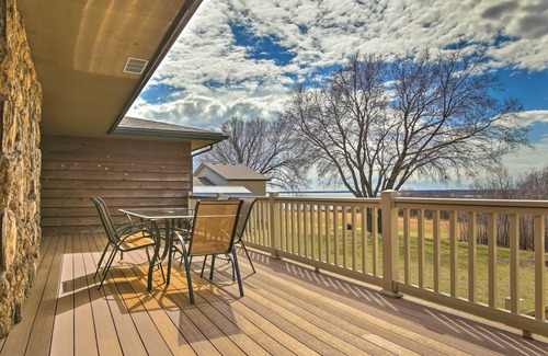 Milford Cottage | Milford Lake Vacation Rental: Walk to Beach!