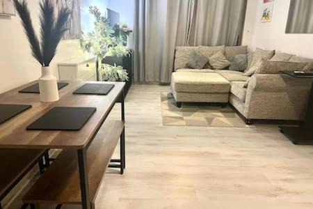 Harlow Apartment | Mill Court - Modern 2 Bedroom