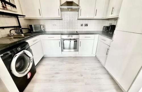 Harlow Apartment | Mill Court - Modern 2 Bedroom