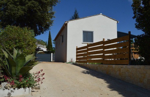 Flaux Villa | Mille & un Iris Villa de Vacances Avec Jacuzzi à la Campagne
