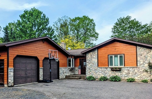 Hannibal House | Miller Dam Lakeview Oasis