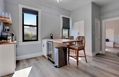 Noblesville House | Miller House-Modern Remodel 2BR Historic Townhome blocks to downtown Noblesville