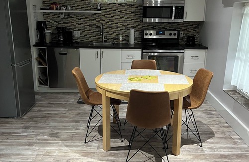Elora House | Millers Mistress - Gardenview - 2 bdrm apt in downtown Elora