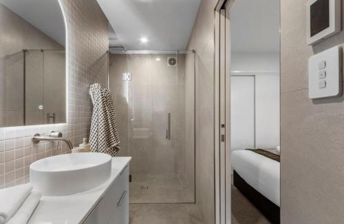 Hamilton North House | Million Dollar Apartment, LUXE VIEW -By KOSH BNB