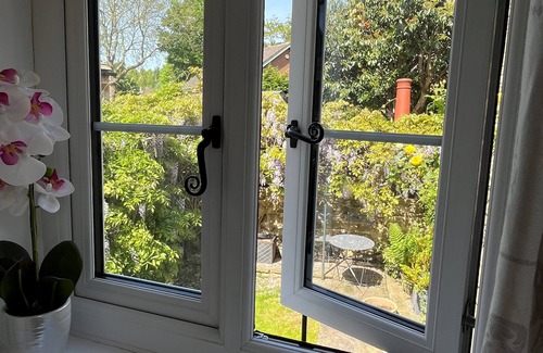 Newmillerdam Cottage | Millstone Cottage - Newmillerdam