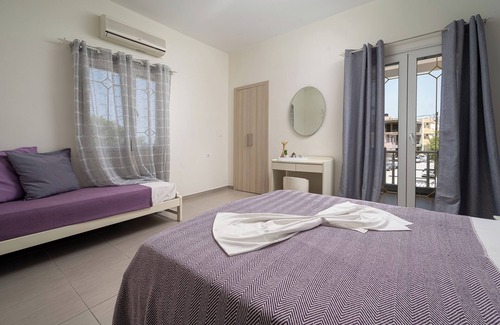 Kalamaki House | Milos Apartments