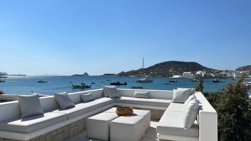 Apollonia House | Milos AquaBliss Beachfront Villas