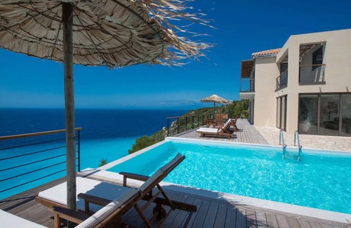 Agios Nikitas Villa | MILOS BAY VILLAS- Beachfront luxury villa with private pool, beach access