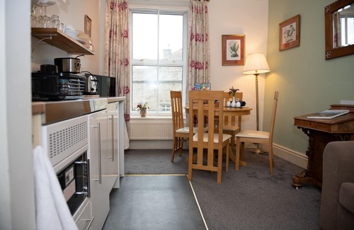 Askrigg Apartment | Milton House- Studio Apartment .Whitfield Suite