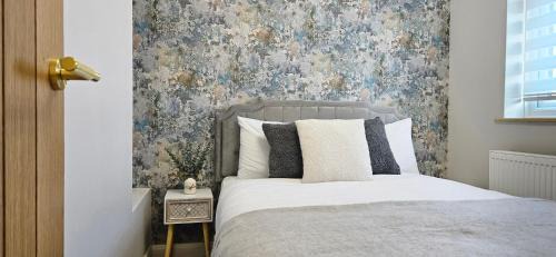 Milton Keynes Apartment | Milton Keynes 3BR Stylish Home, Sleeps 5, Families, Free Parking