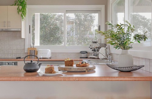 Woodstock House | Milton Luxury Retreat with NEW POOL just minutes from amazing beaches