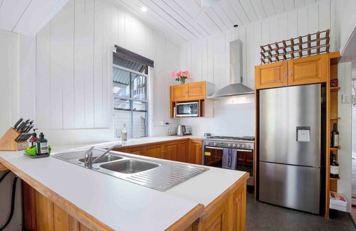 Milton House | Milton Top Floor 4Bd- 300m to Suncorp Stadium