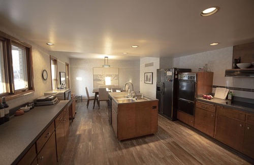 Brookfield House | Milwaukee 4 bedroom+ House with In-ground pool