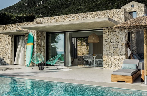 Paramonas Villa | Mimi and Coco villa Juno