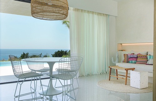 Paramonas Villa | Mimi and Coco villa Juno