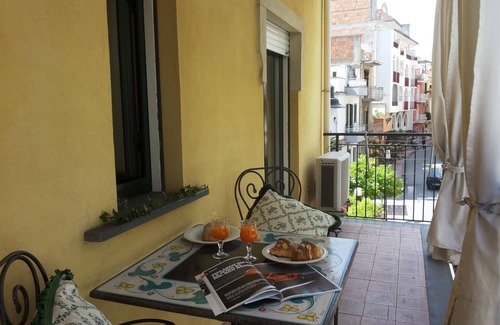 Letojanni Apartment | Mimosa apartement , 30 m. to the beach, with air conditioning 4 people