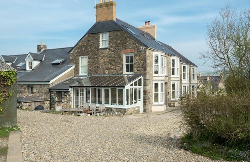 Newport Cottage | Min y Mor, Newport - Five Bedroom Cottage, Sleeps 10