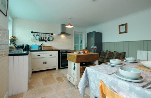 Laugharne Cottage | Min Yr Afon, Low allergen, central property with wood burner