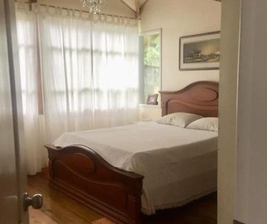 Mindo House | Mindo Ecuador Encantador Wooden Cottage 3Bd 2