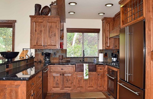 Upper Moonridge House | Miners Canyon Retreat