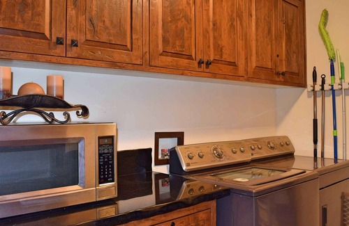 Upper Moonridge House | Miners Canyon Retreat