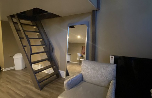 Wilkes-Barre Apartment | Mini Artsy Loft…min from Ski resort and Mohegan sun casino!