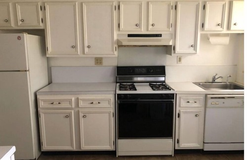 Plainfield Apartment | MINI MANSION WHOLE RIGHT WING, THREE BEDROOM APARTMENT AVAILABLE AT A (LOW RATE)