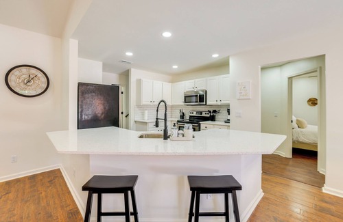 Simpsonville House | Mini Putting Green & Pool Access: Simpsonville Gem
