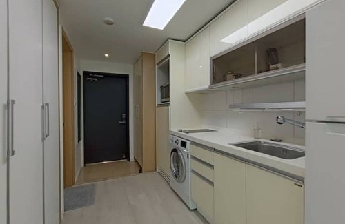 Banghwa-dong Apartment | Minimalism Stay 5 next to Gimpo Airport