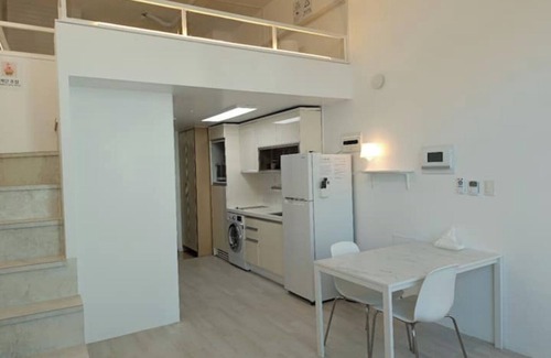 Banghwa-dong Apartment | Minimalism Stay 5 next to Gimpo Airport