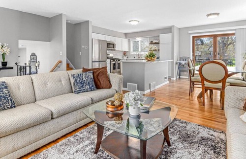 Apple Valley House | Minnesota Designer Stay: Mall of America, ValleyFair, & Minnesota Zoo