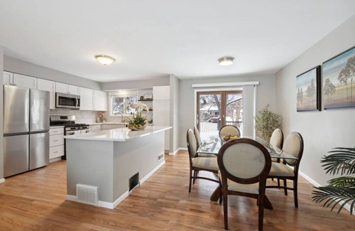 Apple Valley House | Minnesota Designer Stay: Mall of America, ValleyFair, & Minnesota Zoo