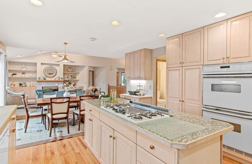 Burnsville House | Minnesota Oak Ridge Estate: Burnsville and Apple Valley near Mall of America