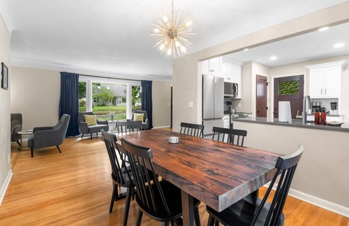 Linden Hills House | MINNeSTAY* Minikahda Vista | Hot tub