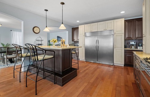Navarre House | MINNeSTAY* Minnetonka Dream