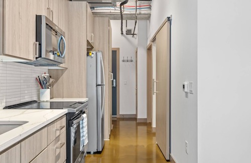 Warehouse District Apartment | MINNeSTAY* Sable 204 | Target Field |