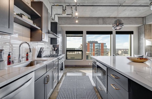Warehouse District Apartment | MINNeSTAY* Sable 701 Loft