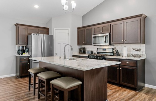 Blaine House | MINNeSTAY* Savanna Grove