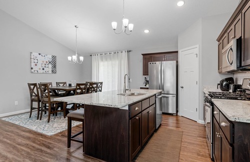 Blaine House | MINNeSTAY* Savanna Grove