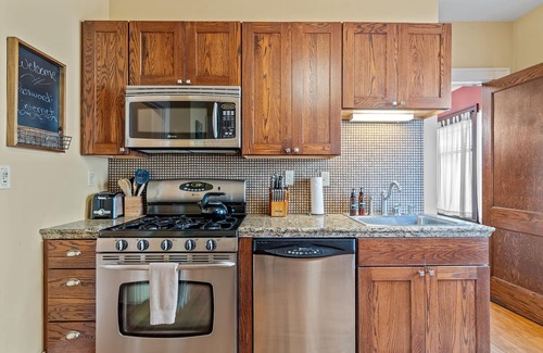 Kingfield House | MINNeSTAY* Uptown Urban Living