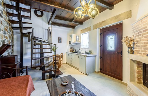 Agriles Apartment | Minos Country Living maisonette with private pool