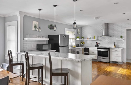 Birmingham House | Mins to Airport & Downtown-Beautiful Tarrant Home